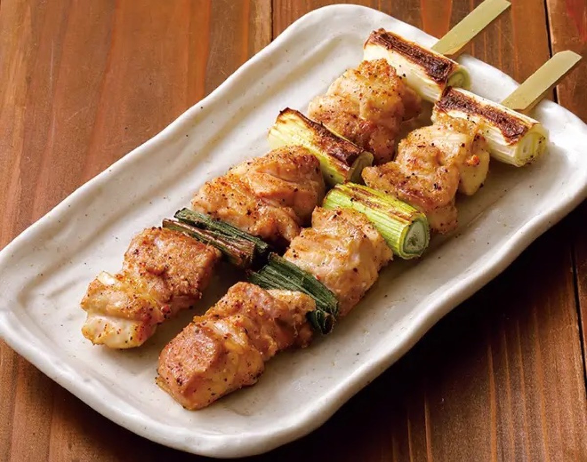 Kizokuyaki chicken and leek skewers at Torikizoku